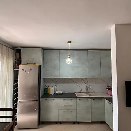 Apartment Bright 50m From The
