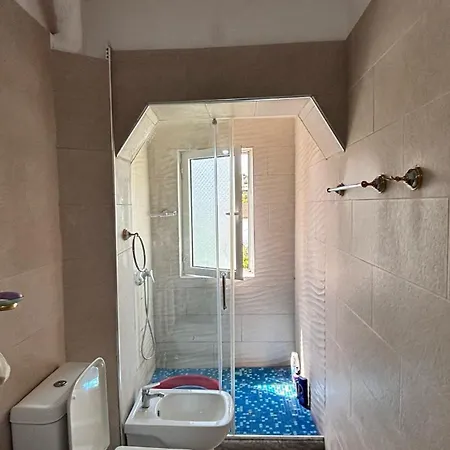 Apartment Bright 50m From The
