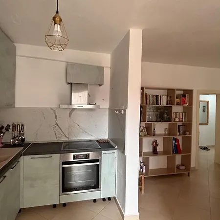 Bright 50m From The Daire Himarë